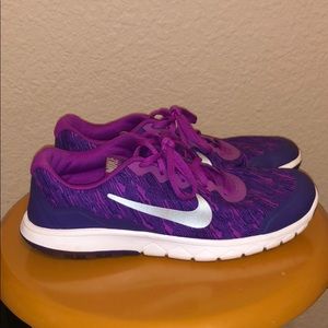 Purple/fuchsia Nike running shoe